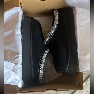 NWT Black Ugg Tazz platforms